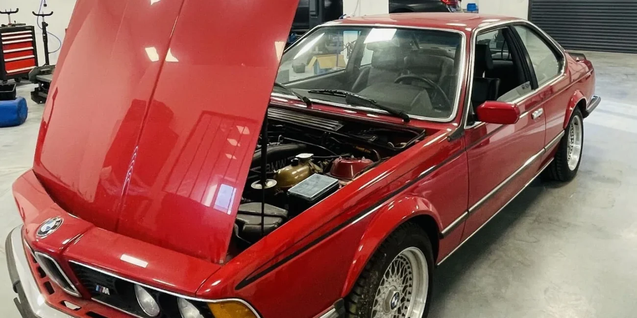 Bmw otwarta klapa maski