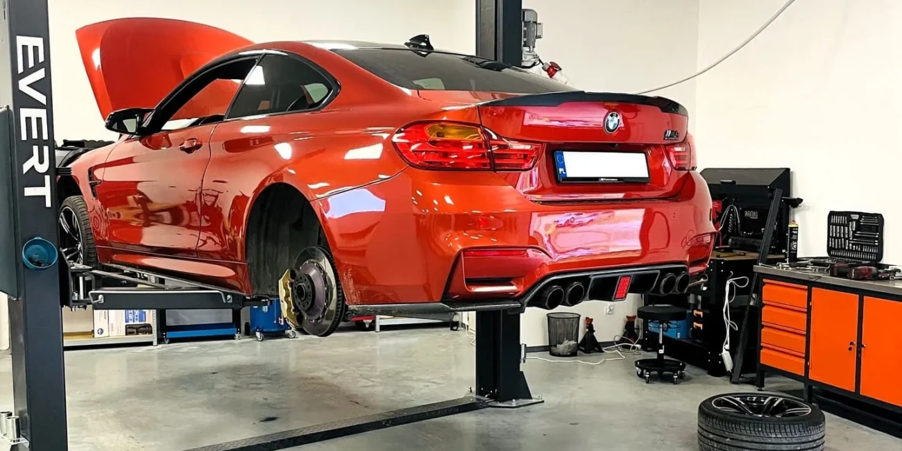BMW m4 na podnosniku